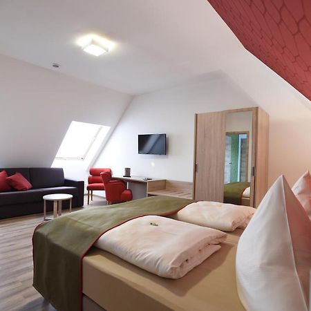 Hotel Neue Hoehe Klingenberg Eksteriør billede