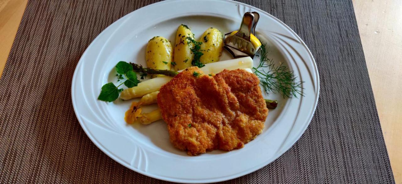Hotel Neue Hoehe Klingenberg Eksteriør billede