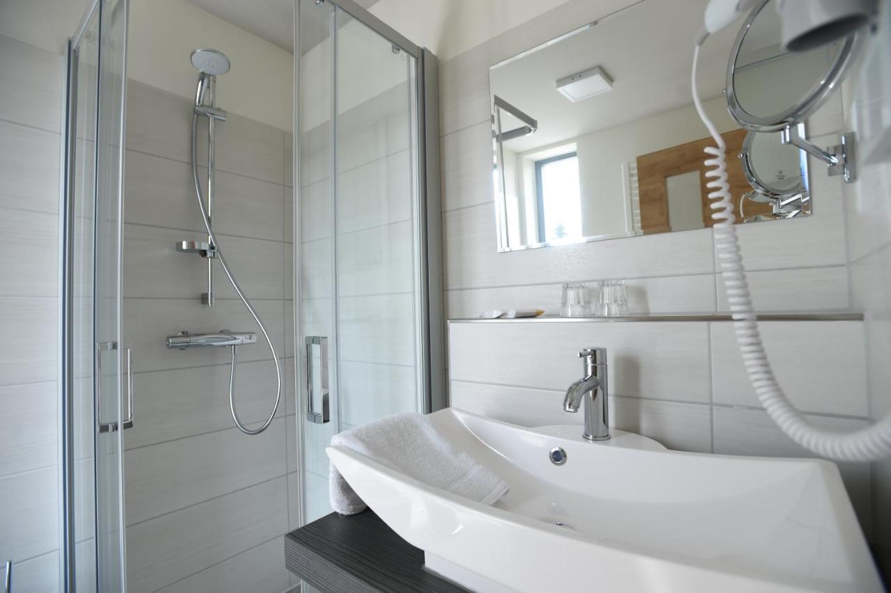 Hotel Neue Hoehe Klingenberg Eksteriør billede