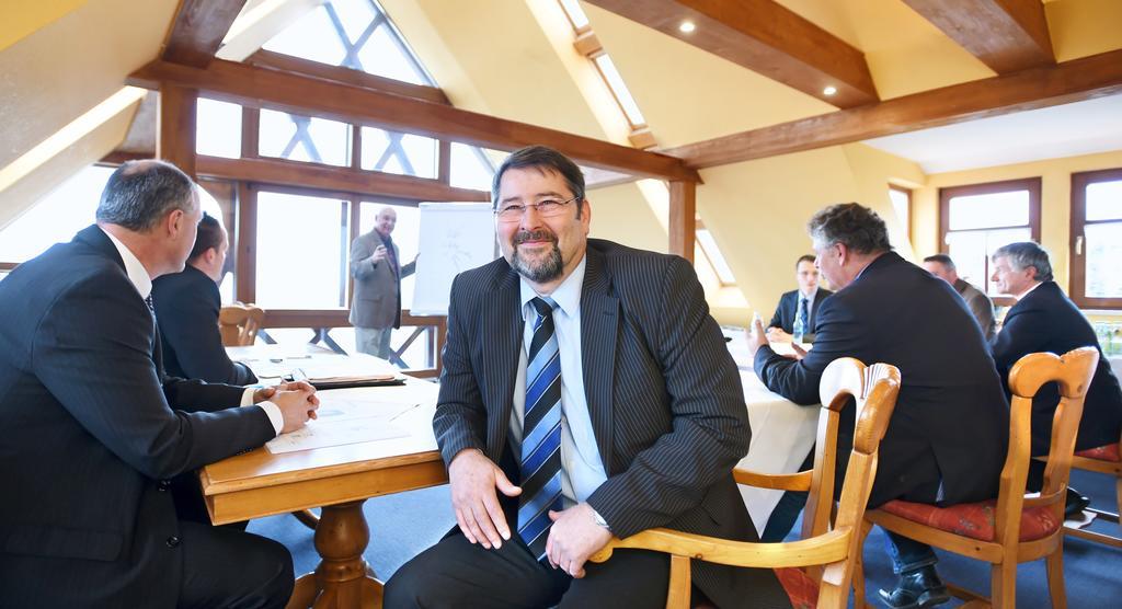 Hotel Neue Hoehe Klingenberg Eksteriør billede