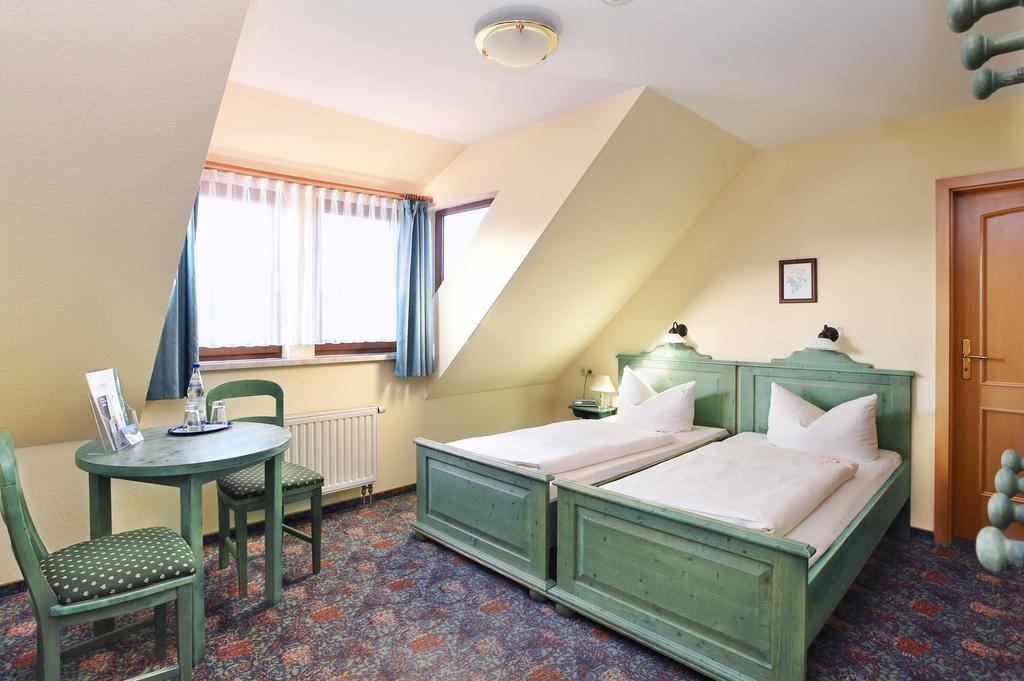 Hotel Neue Hoehe Klingenberg Eksteriør billede