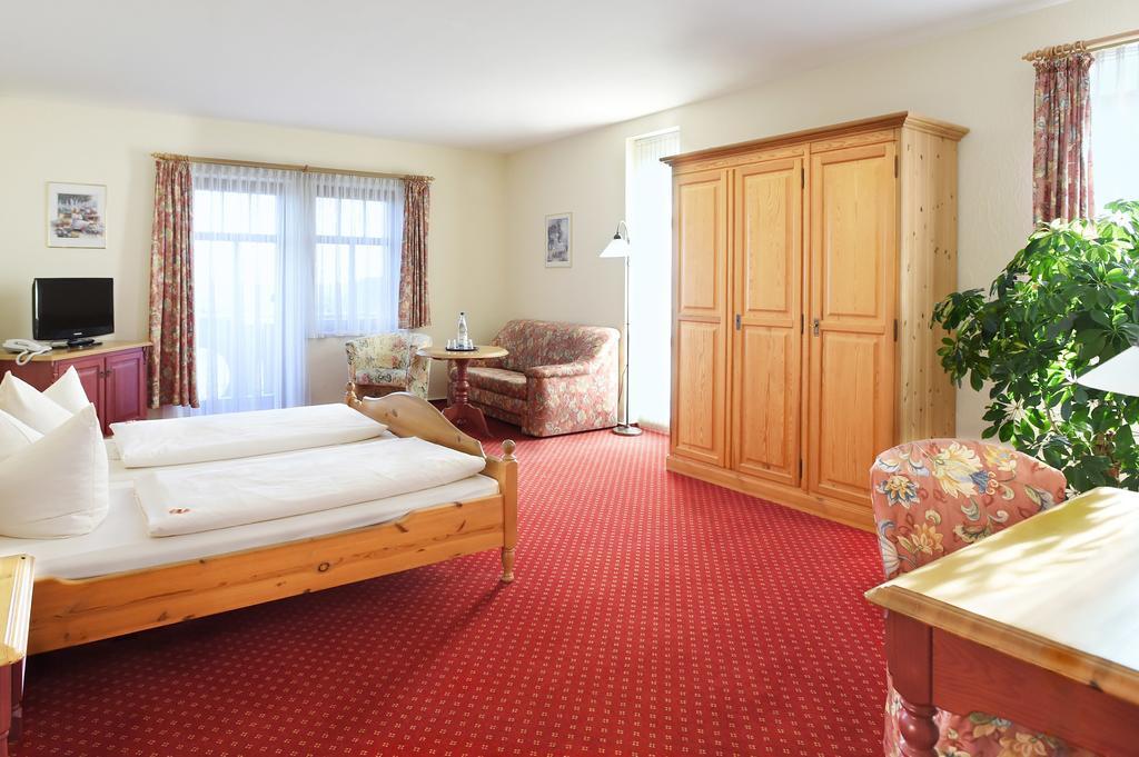 Hotel Neue Hoehe Klingenberg Eksteriør billede
