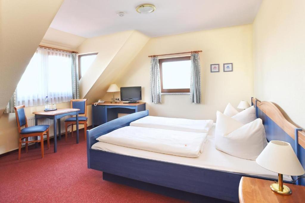 Hotel Neue Hoehe Klingenberg Eksteriør billede